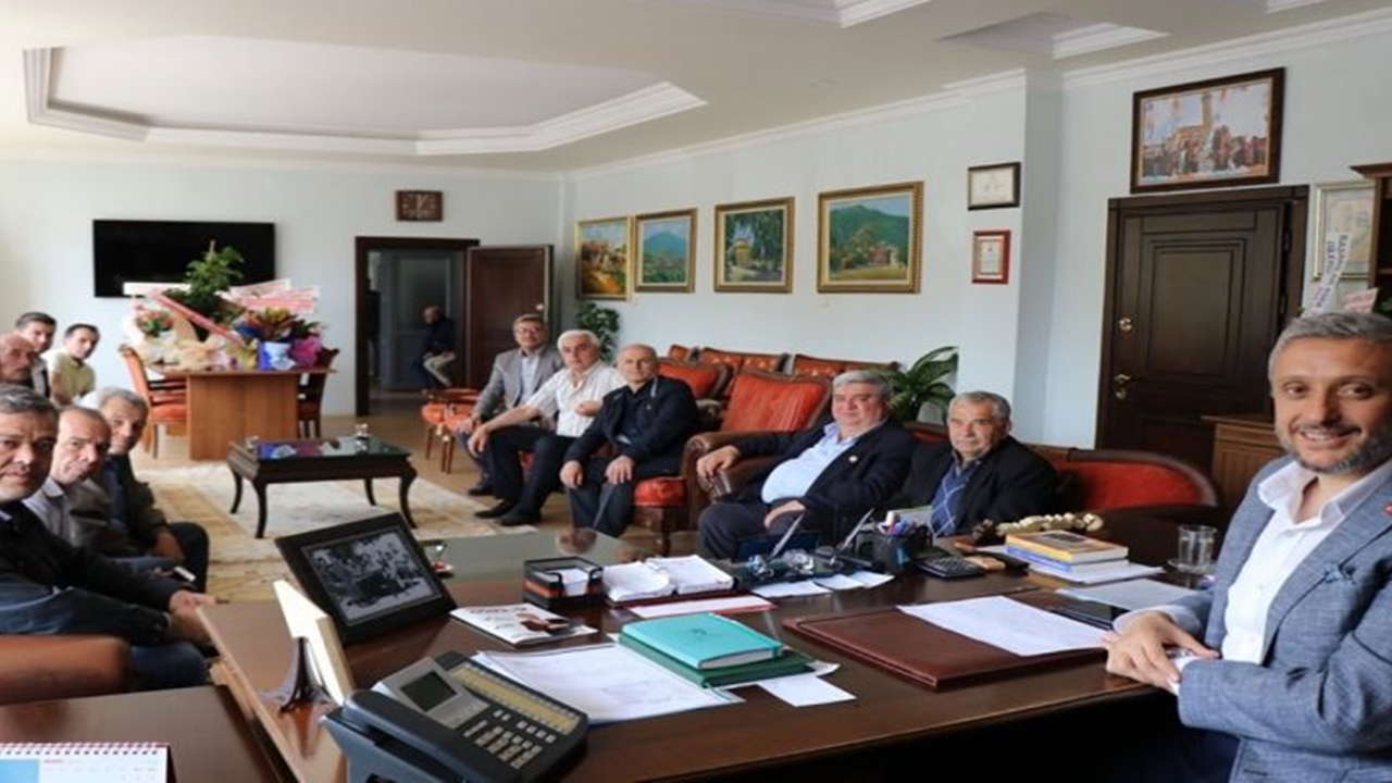 Kütahya'da Başkan Adil Biçer, merkez mahalle muhtarlarıyla buluştu