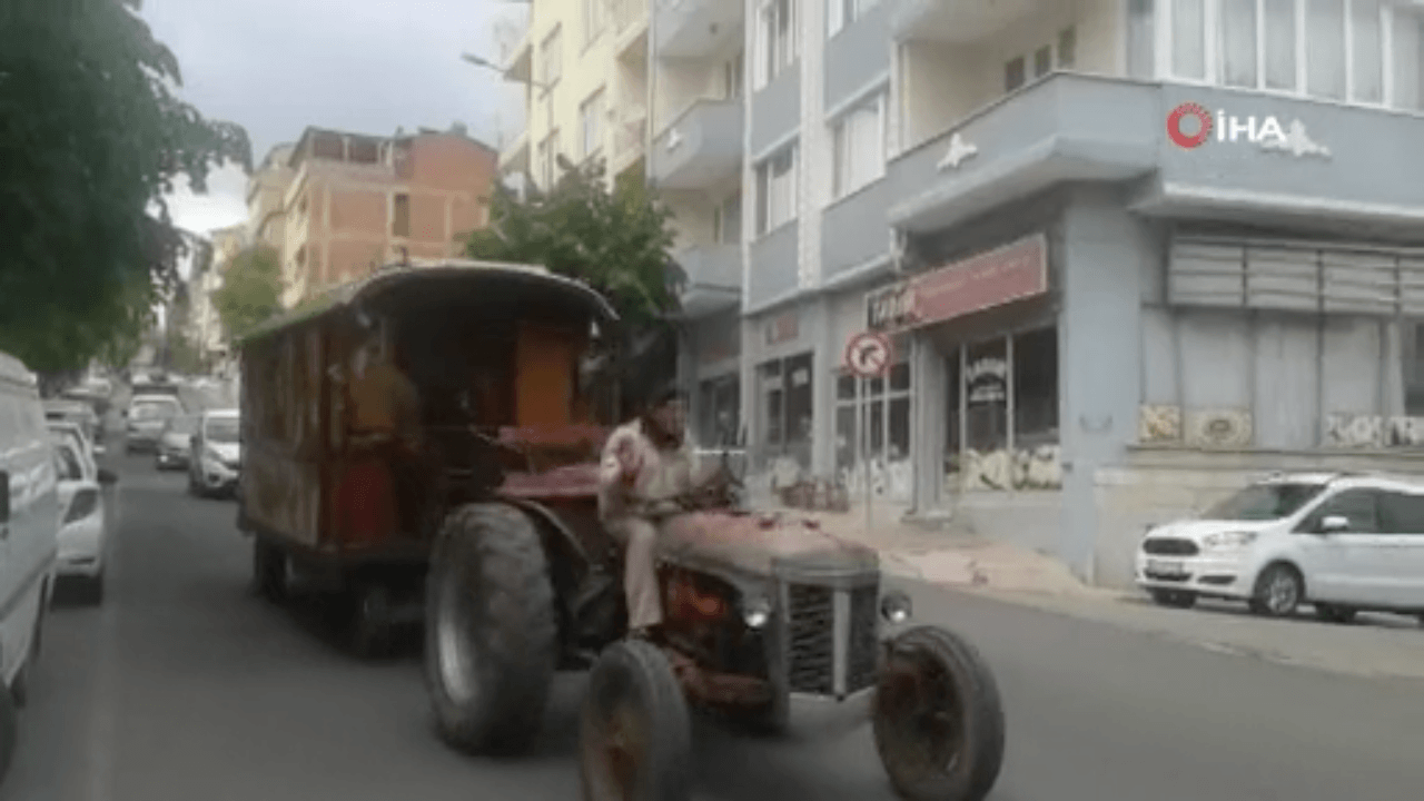 Fransız turist traktörüyle dünya turuna çıktı!