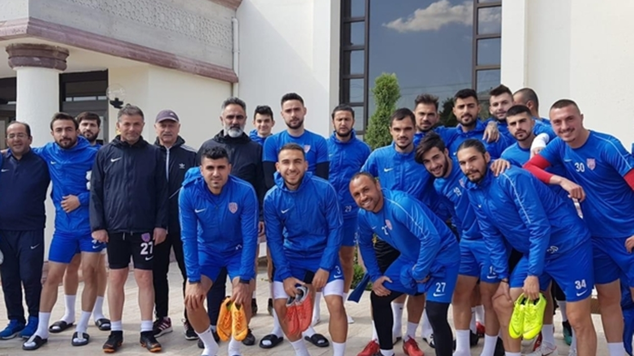 Nevşehir'de Belediye Başkanı Rasim Arı, kırmızı beyazlı taraftarları maça davet etti