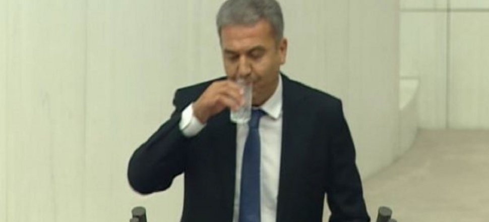 Meclis kürsüsünde su içen CHP'liye tepki!