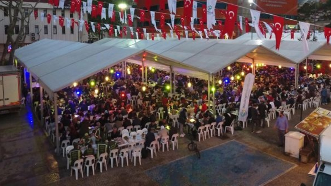 İstanbul Beykoz’da 5 bin kişi iftar sofrasında bir araya geldi