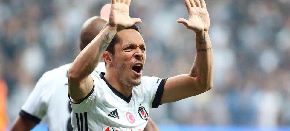 Fenerbahçe, Adriano'nun peşinde!