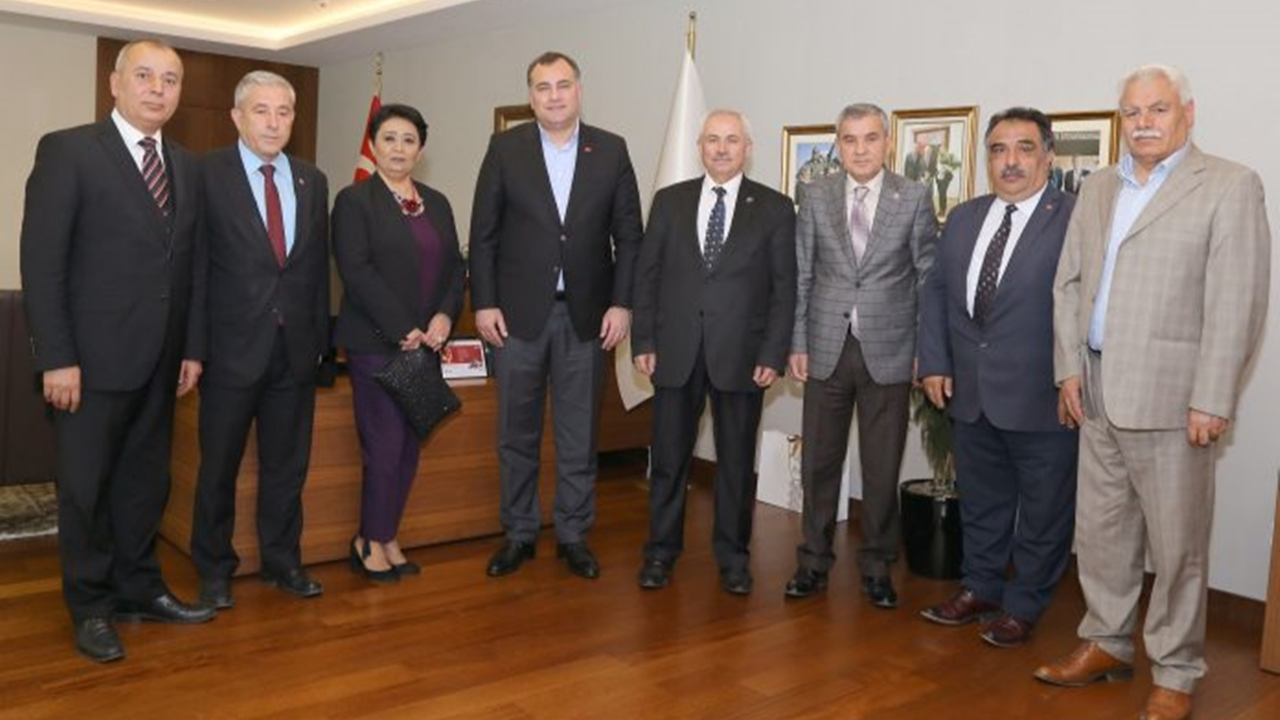 Ankara'da sivil toplum kuruluşlarından Alper Taşdelen’e tebrik ziyareti