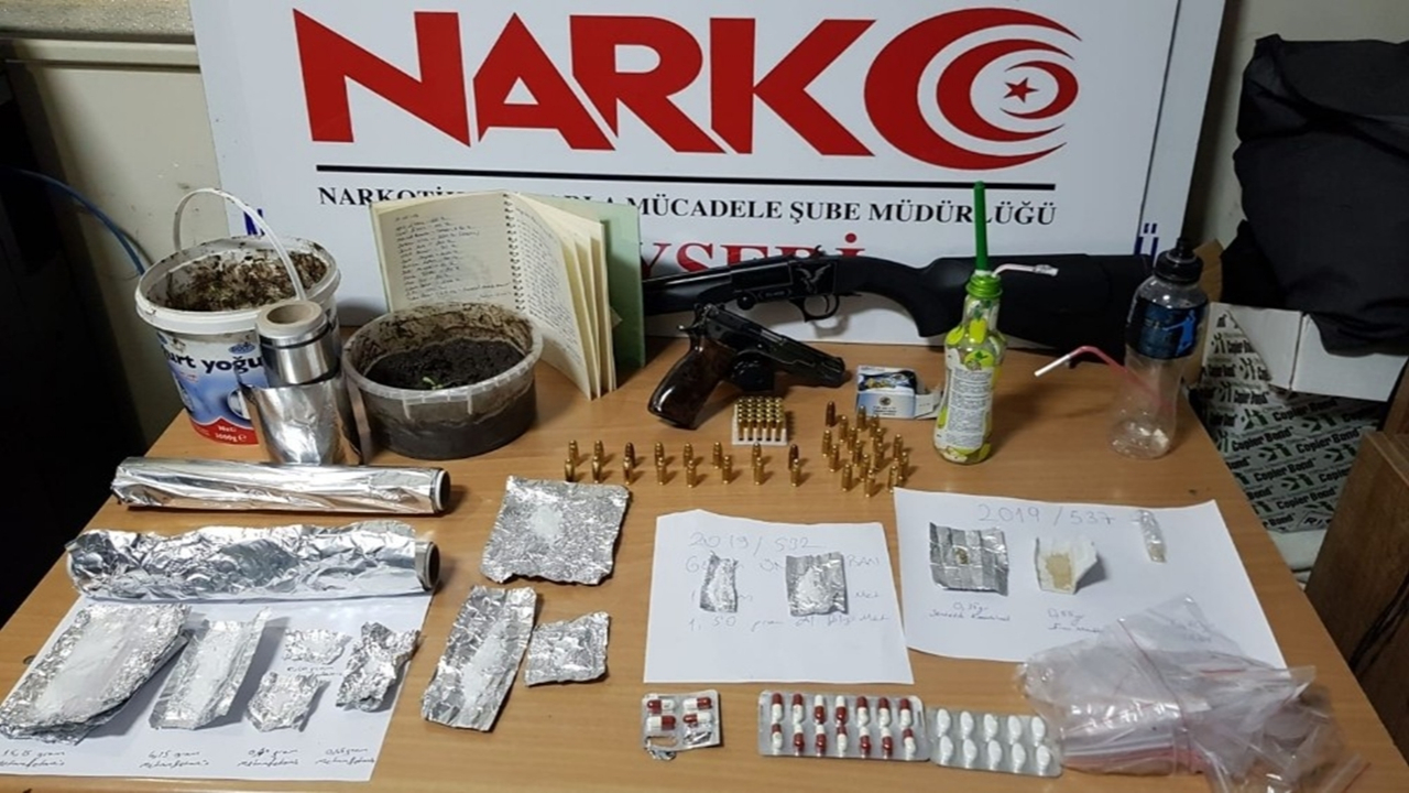 Kayseri'de uyuşturucu tacirlerine şafak baskını: 14 gözaltı