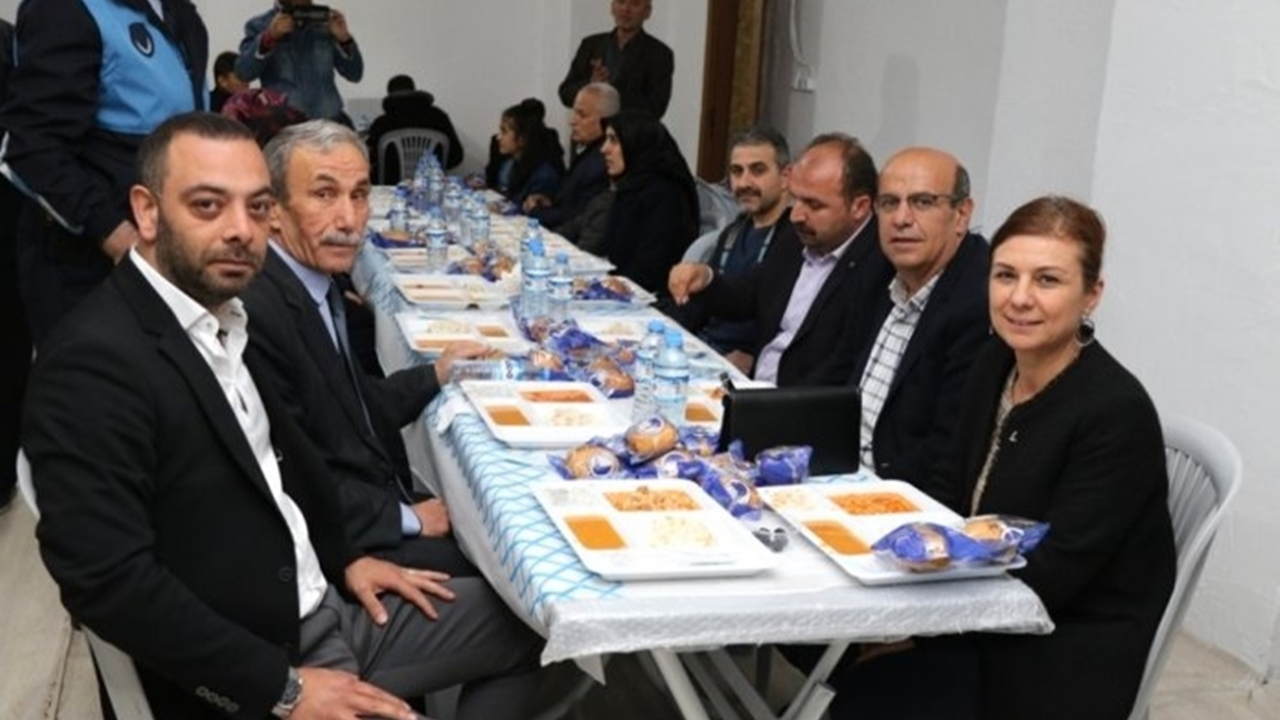 Karabük'te Başkan Elif Köse vatandaşlarla birlikte iftar yaptı