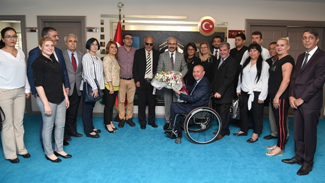 Adana'da Engelliler Haftasında Vali Mahmut Demirtaş’a ziyaret