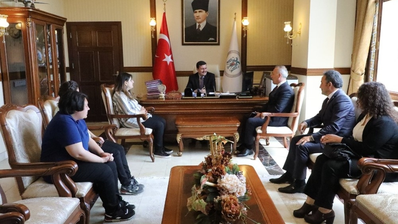 Erzincan'da engelli bireylerden Vali Ali Arslantaş’a ziyaret