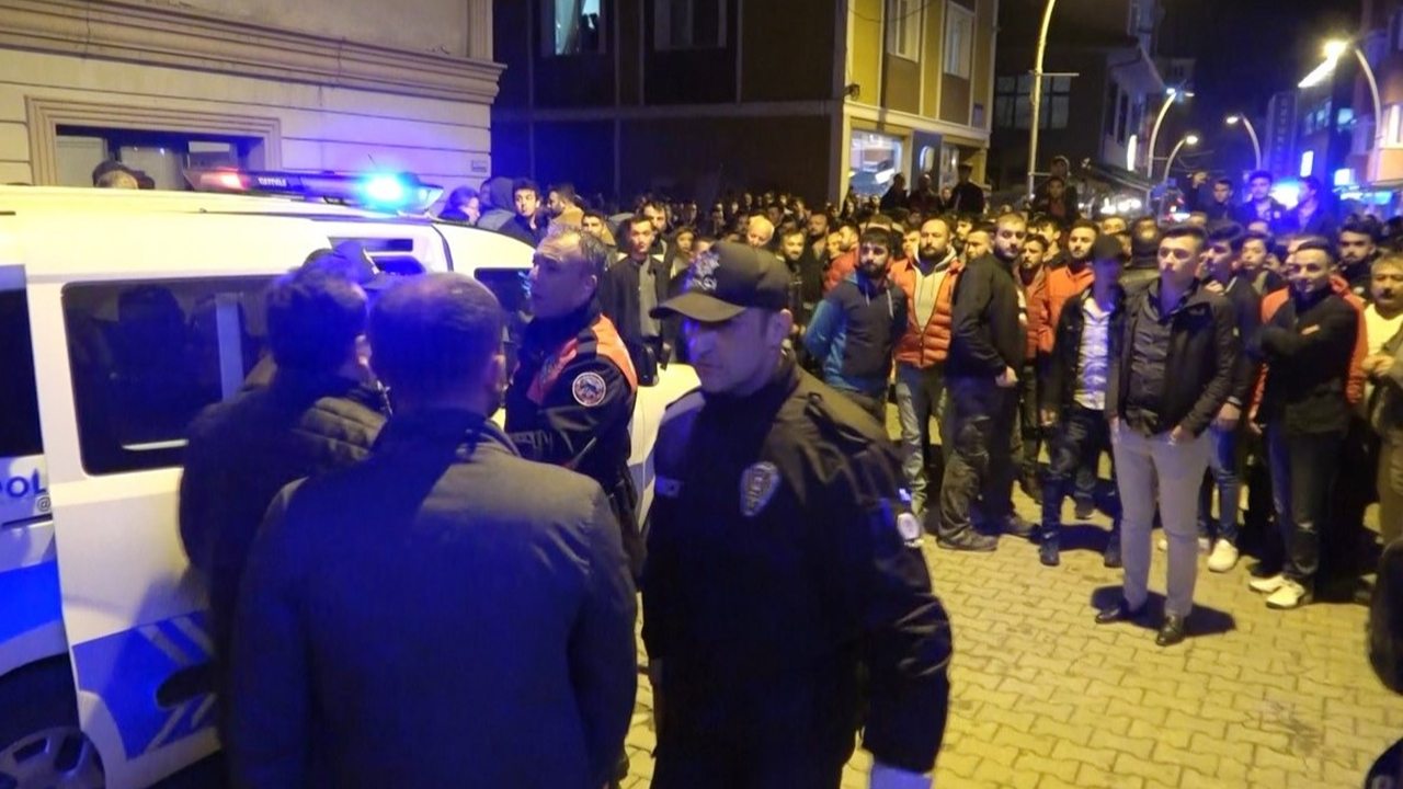 Üniversiteli kızları rehin aldı...
