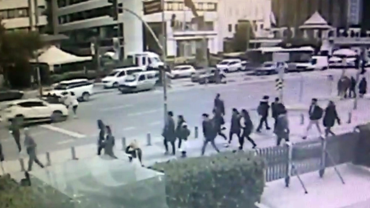Genç kıza çarpıp, polisin üzerine aracını sürmüştü
