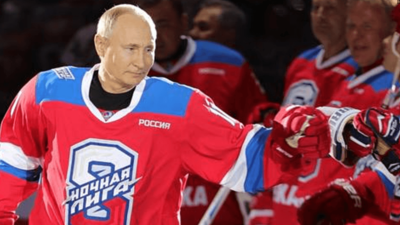 Putin, buz hokeyinde hünerlerini gösterdi!
