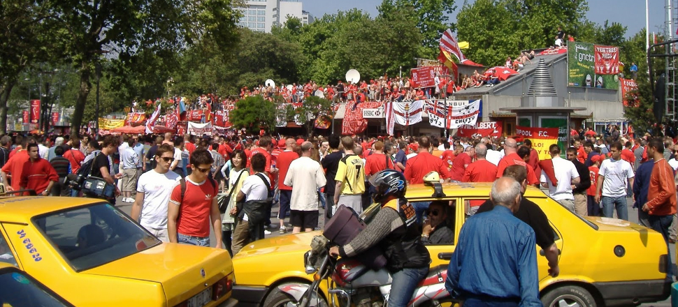 İstanbul'un meydanlarına sokak stadyumları!
