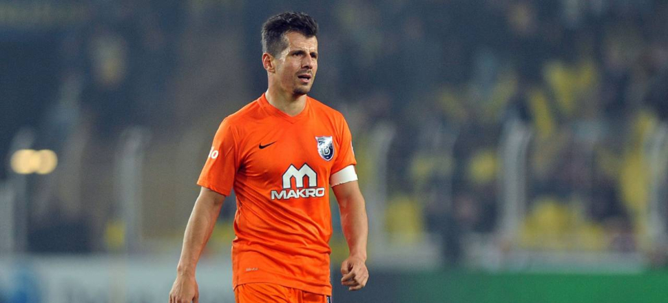 Fenerbahçe 40 yaşındaki Emre Belözoğlu'nun peşinde!