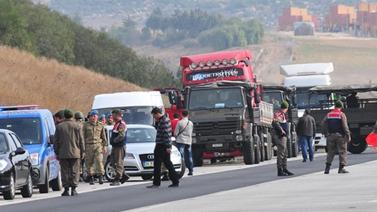MİT tırlarını durduran FETÖ'cüyü terfi ettirmişti!