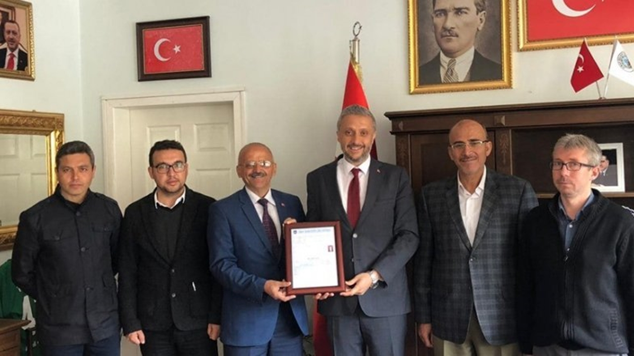 Kütahya'da Başkan Adil Biçer’e mezuniyet sürprizi