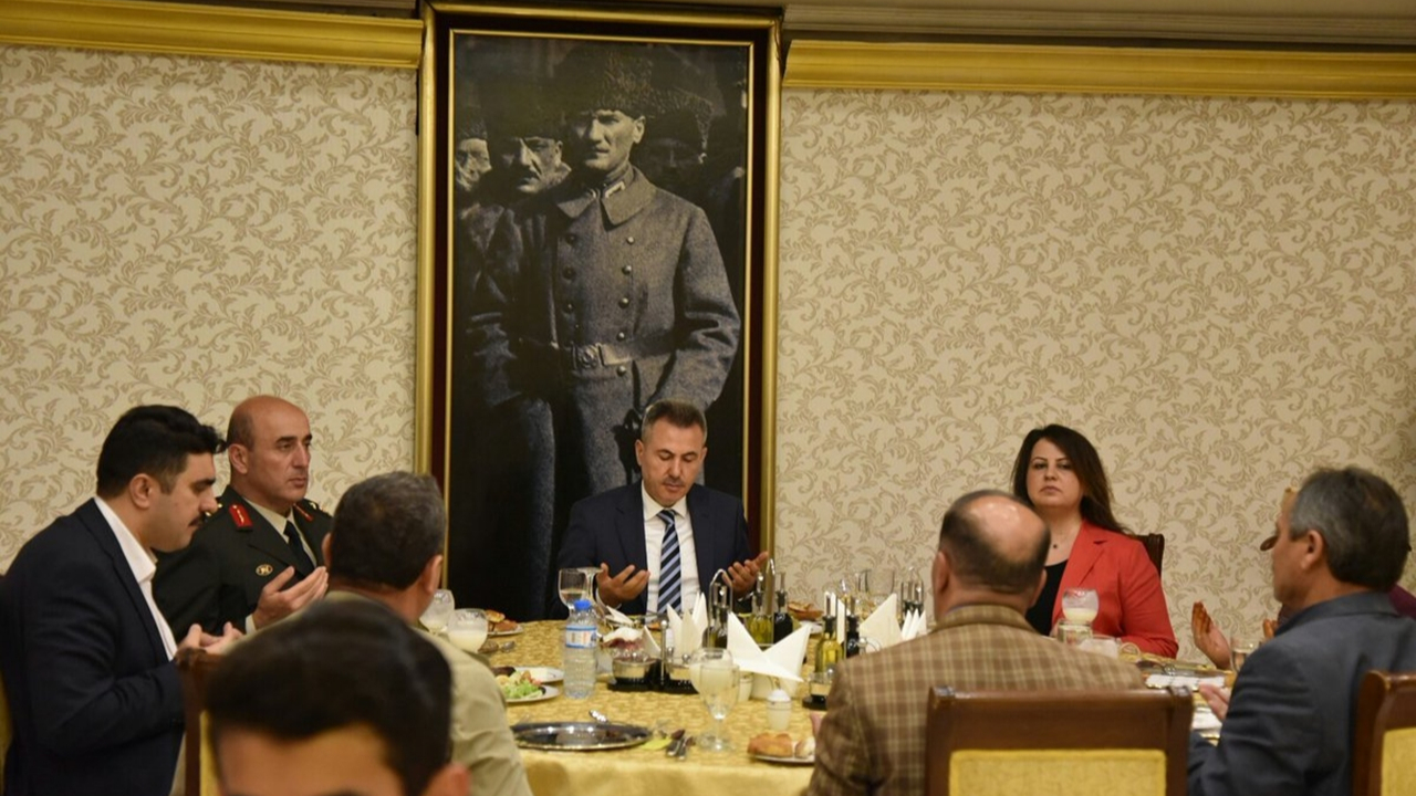 Ağrı'da Vali Süleyman Elban, şehit aileleri ve gazilerle iftarda buluştu