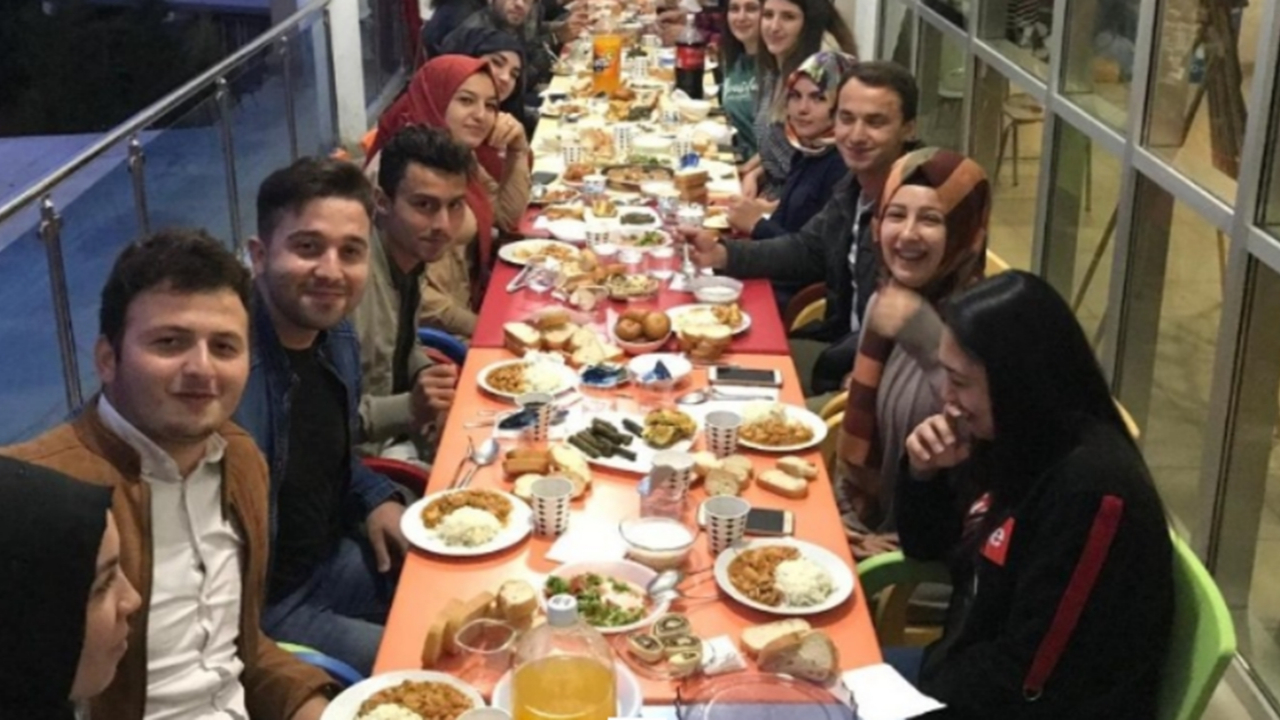 Ordu'da gençler iftarda bir araya geldi