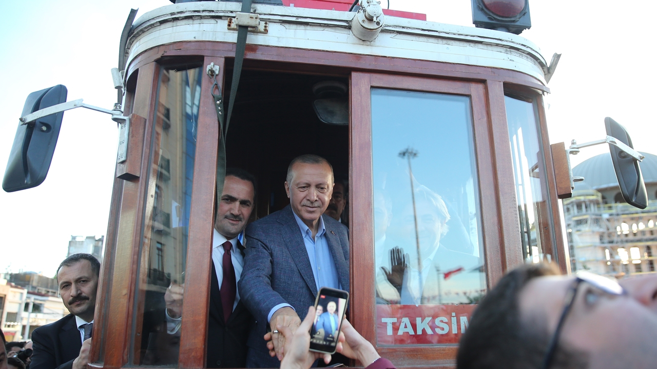 Cumhurbaşkanı Erdoğan, nostaljik tramvaya bindi...