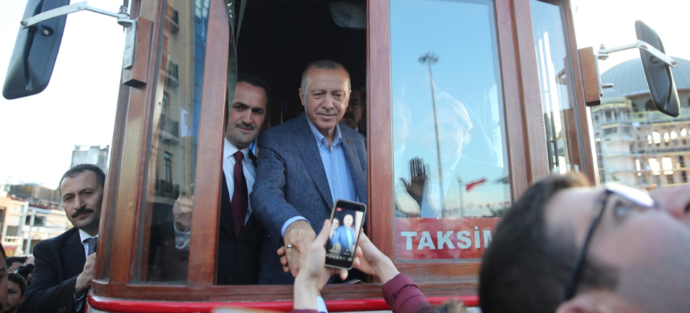 Cumhurbaşkanı Erdoğan, nostaljik tramvaya bindi...