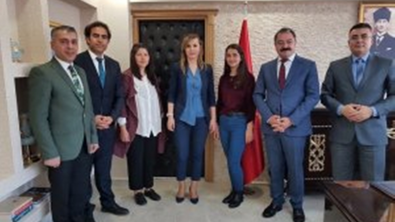Van'da Kaymakam Meral Uçar’dan Türkiye birincisi öğrenciye ödül