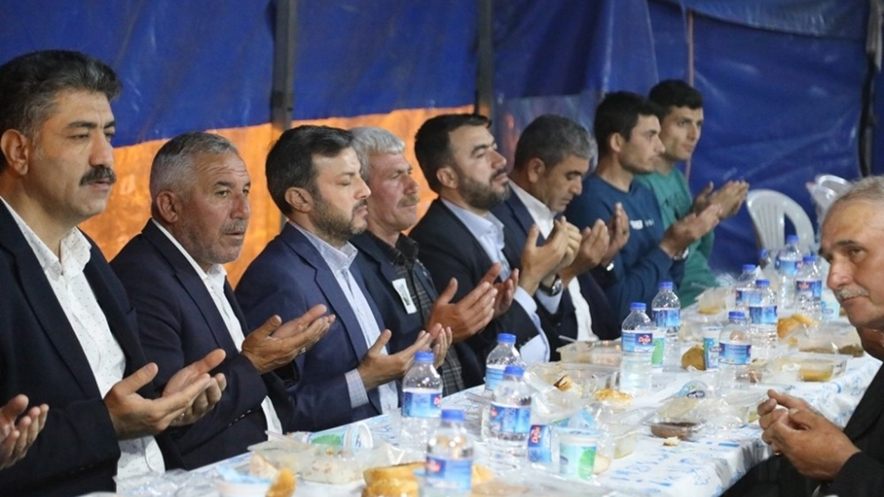 Adana'da Başkan Fatih Mehmet Kocaispir, şehit ailesiyle iftar açtı