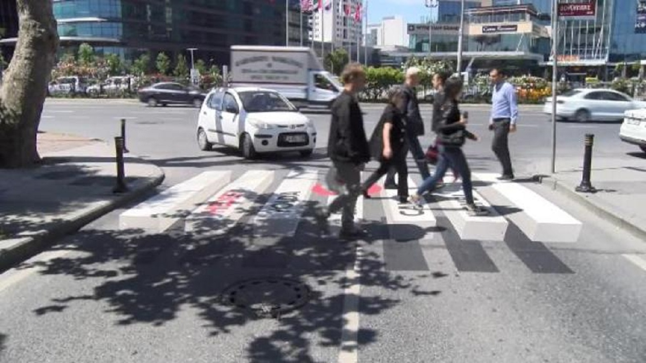 İstanbul'da 3 boyutlu yaya geçidi!
