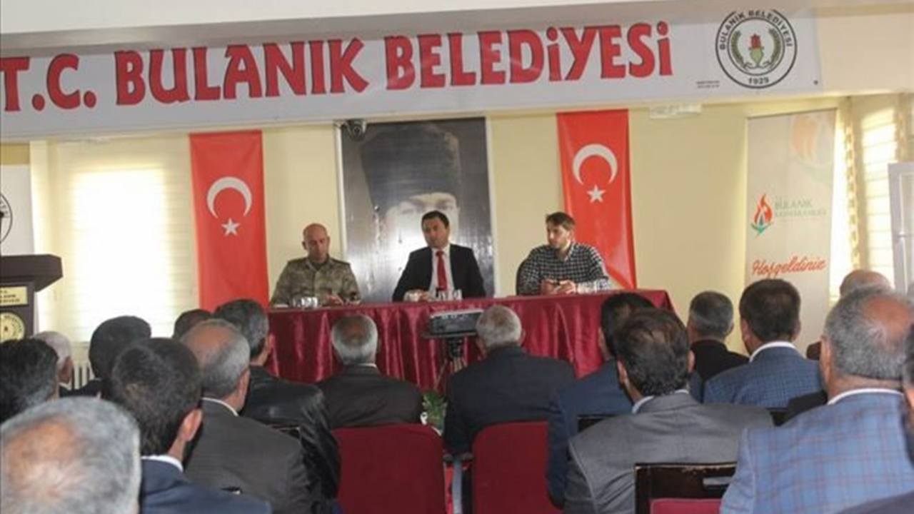 Muş'ta Kaymakam Hacı Arslan Uzan, muhtarlarla bir araya geldi
