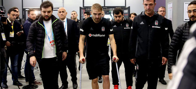 Caner Erkin neden koltuk değneğiyle stattan çıktı! İşte ilginç sebep