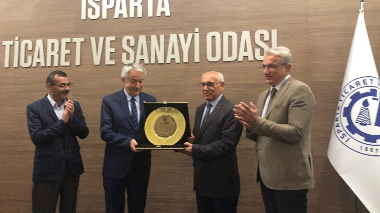 Isparta Belediye Başkanı Şükrü Başdeğirmen’e ITSO’dan ’onursal başkanlık’ unvanı