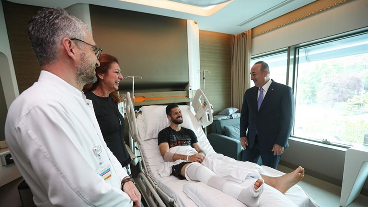 Bakan Çavuşoğlu'ndan Emre Akbaba'ya ziyaret...