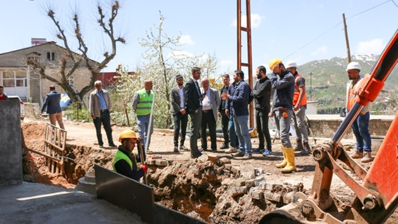Bitlis'te Başkan Nesrullah Tanğlay, altyapı çalışmalarını inceledi