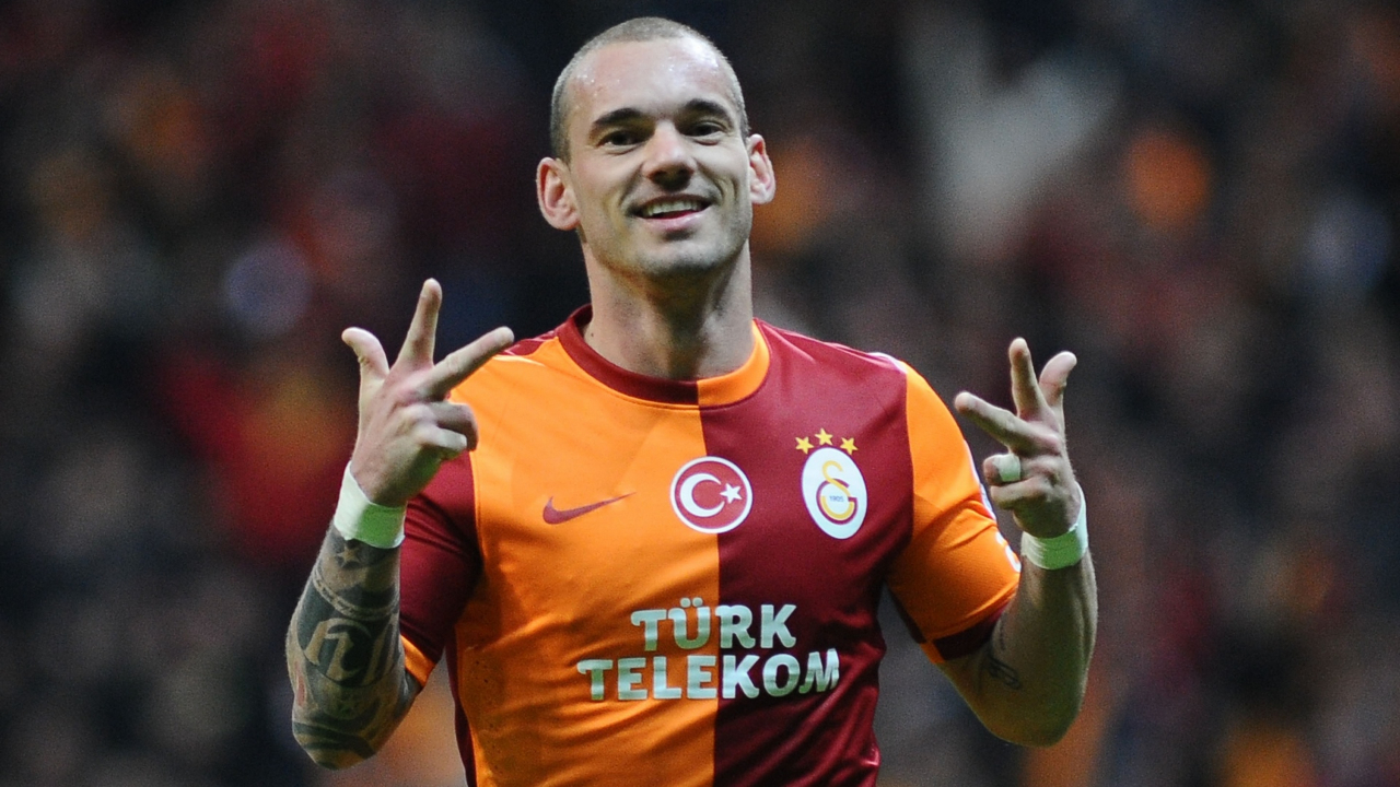Wesley Sneijder geliyor!