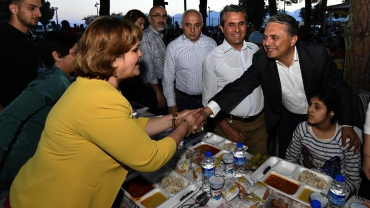 Antalya'da Başkan Ümit Uysal, engelli bireylerle iftarda buluştu