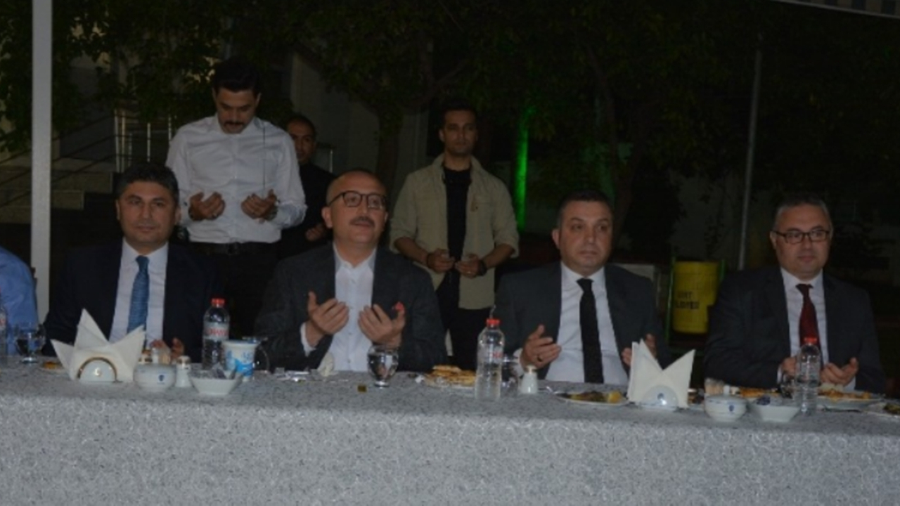 Siirt'te Vali Ali Fuat Atik, emniyet teşkilatı mensupları ile iftarda buluştu