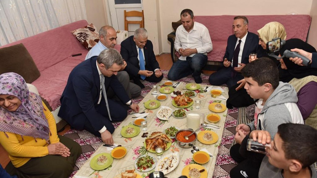 Binali Yıldırım, Tan ailesine misafir oldu...