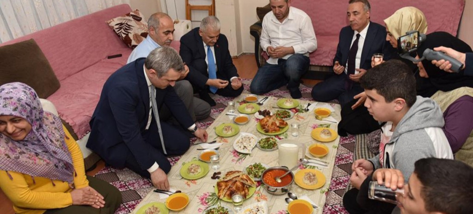 Binali Yıldırım, Tan ailesine misafir oldu...