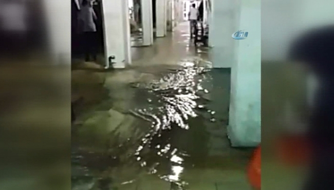Tarihi Kapalıçarşı sular altında kaldı