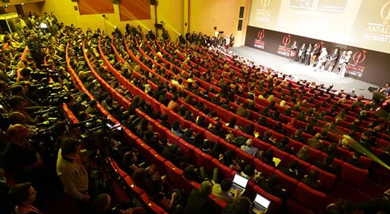 Antalya Film festivali'nde büyük kavga! Ünlü oyuncular birbirine girdi