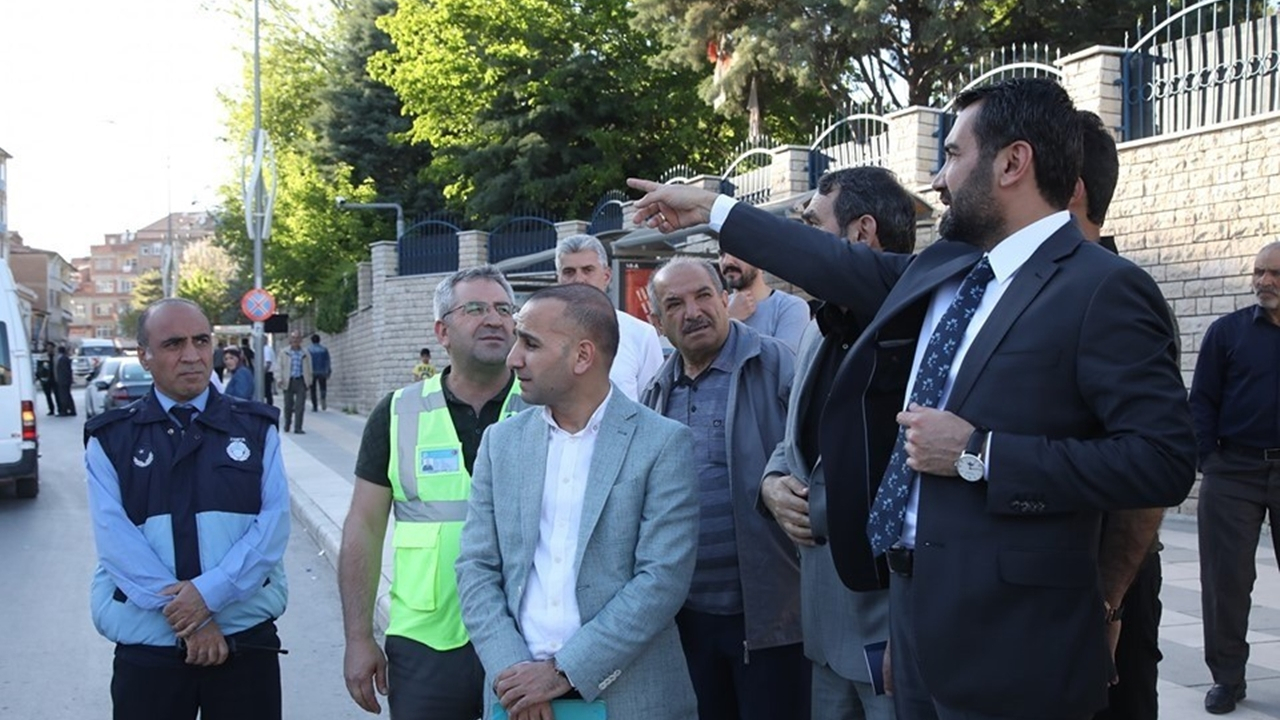 Elazığ'da Başkan Şahin Şerifoğulları, ulaşım için sahaya indi inceleme yaptı