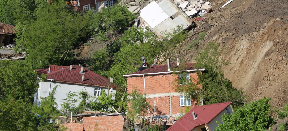Ordu Valisi: 22 bina, 31 konut ve bir cami yıkıldı!