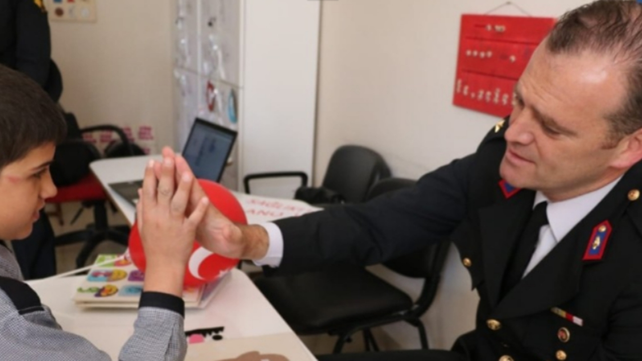 Aydın jandarması özel çocuklarla bir araya geldi