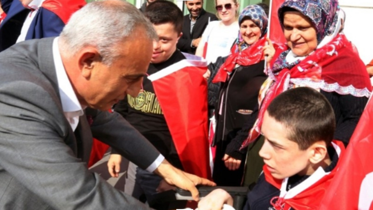 İstanbul'da Başkan Kemal Çebi engelli gençleri askere uğurladı