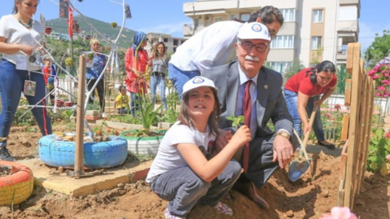 Muğla'da Başkan İsmail Atıcı, özel bireylerle fidan dikti