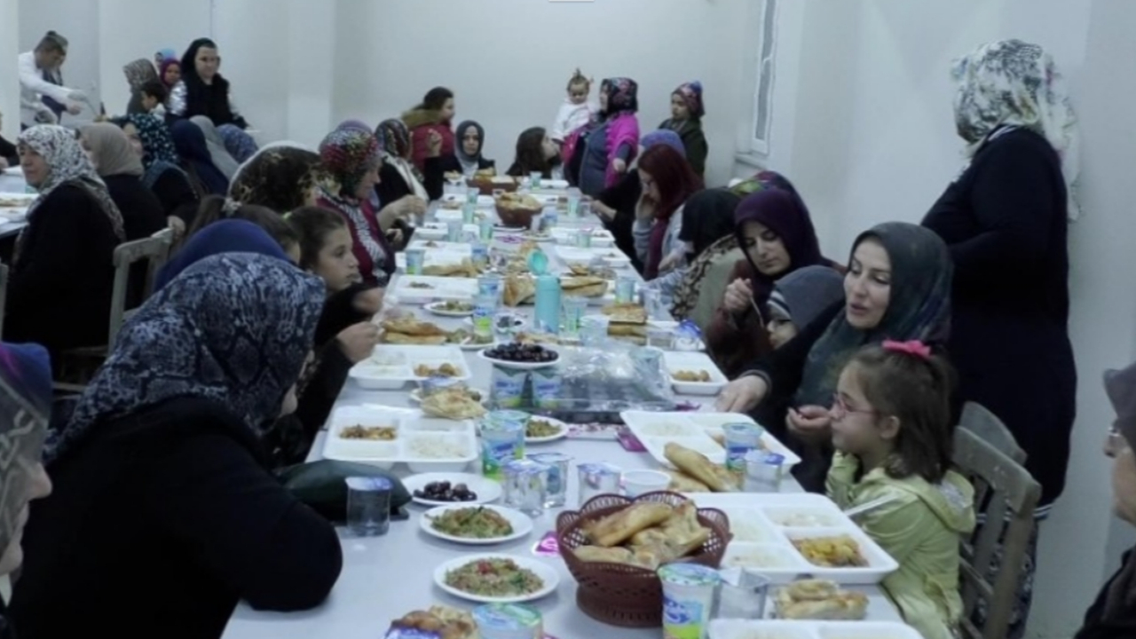 Bursa'da 64 muhtar iftarda bir araya geldi