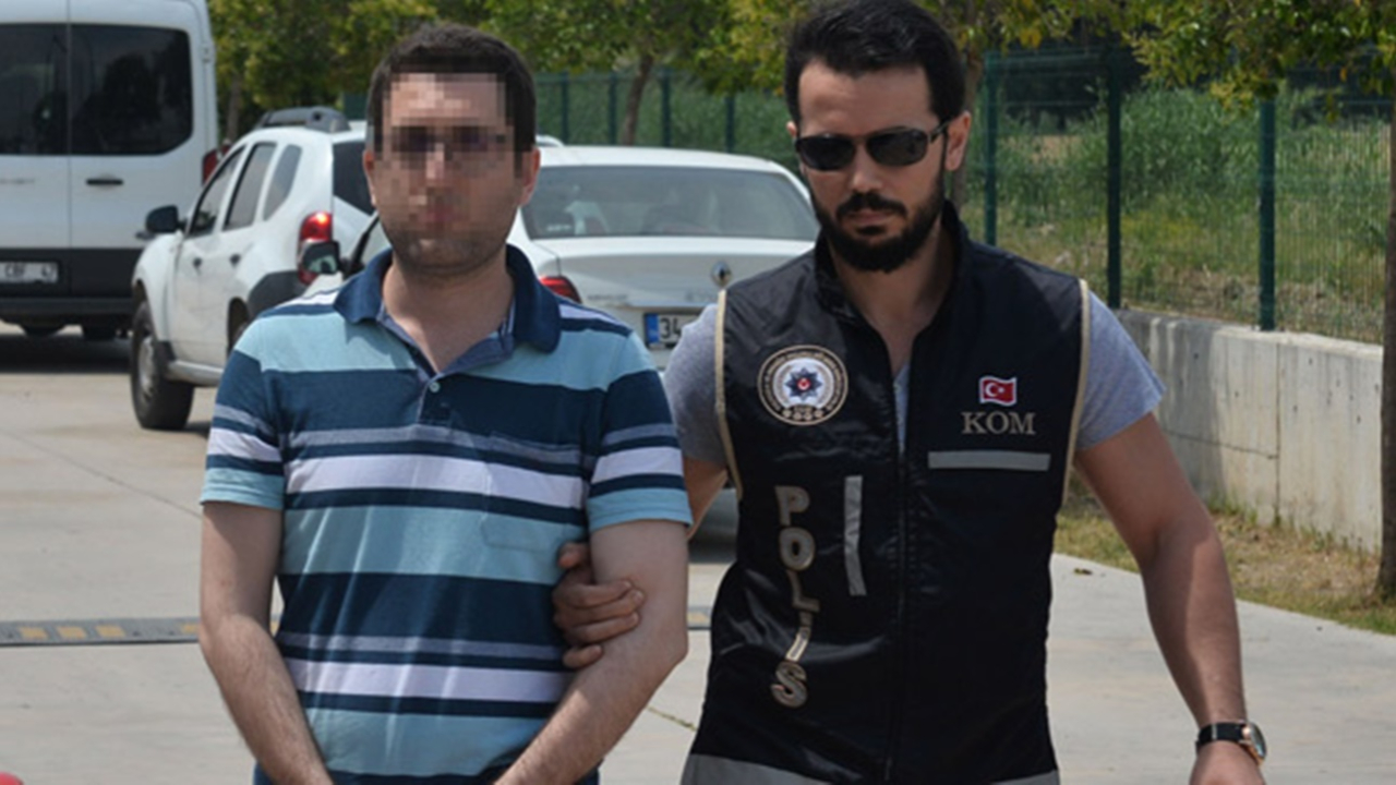 Adana'da FETÖ'den aranan bölge imamı çift hücre evinde yakalandı!