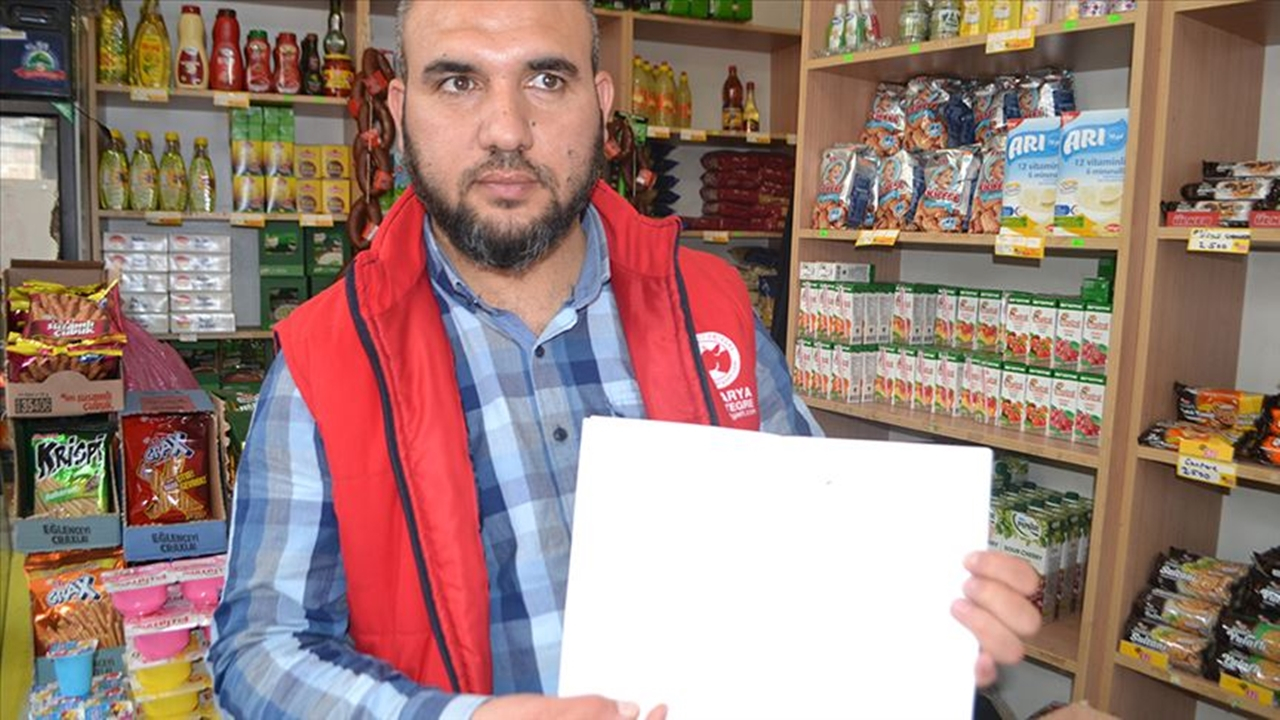Bakkalın veresiye defterini satın aldı...