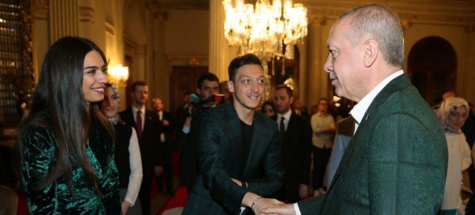 Erdoğan'ın iftarına Mesut Özil ve nişanlısı da katıldı!