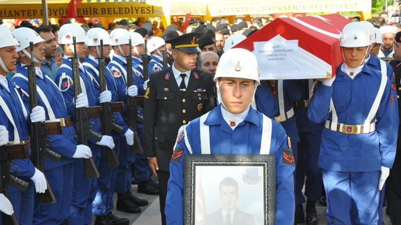Şehit astsubay son yolculuğuna uğurlandı!