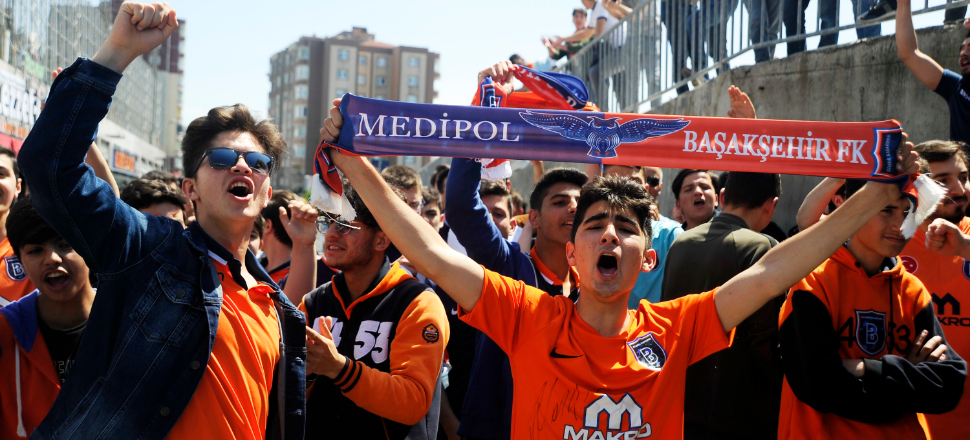 Başakşehir taraftarı takıma moral verdi!