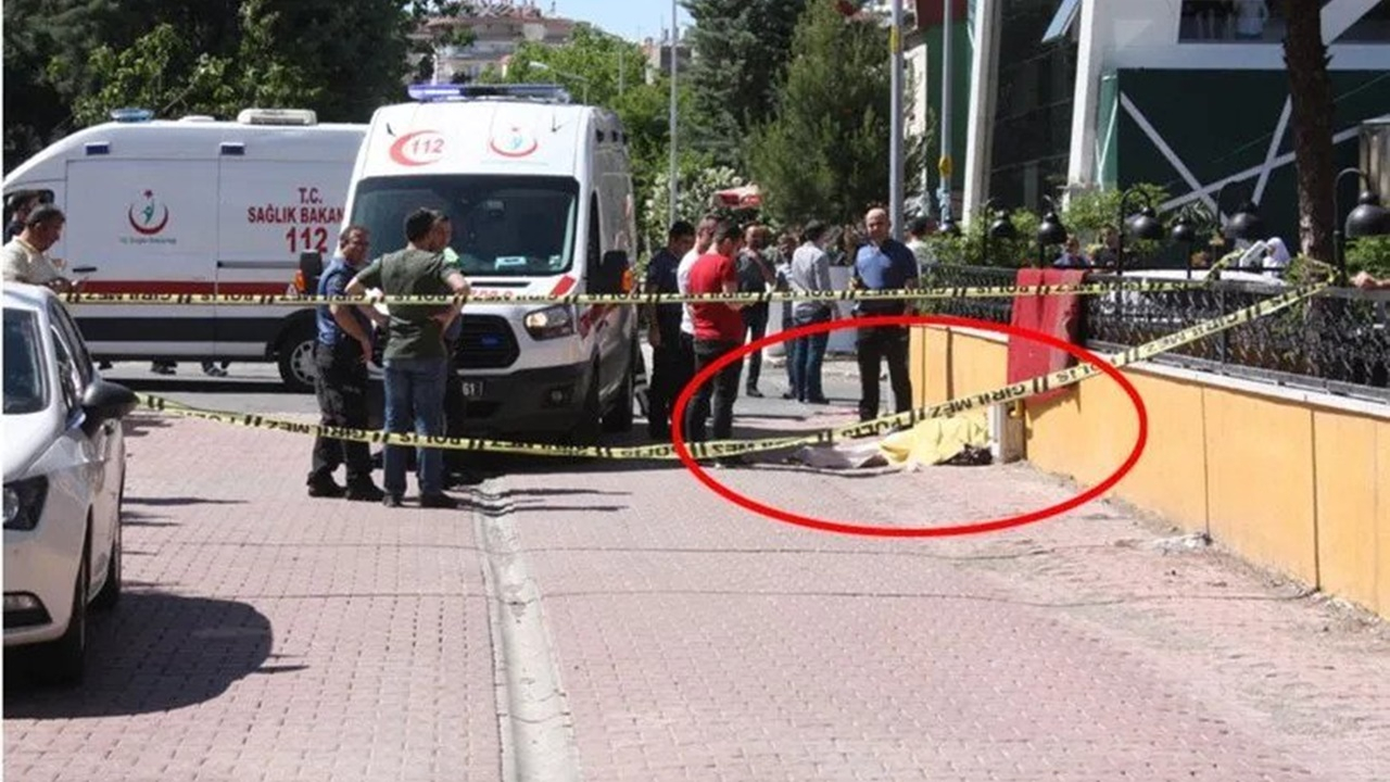 Öfkeli koca, sokak ortasında eşine kurşun yağdırdı!