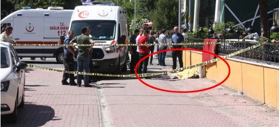 Öfkeli koca, sokak ortasında eşine kurşun yağdırdı!